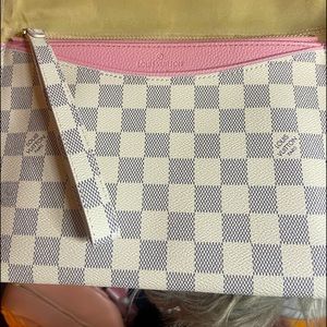 Designer wristlet limited edition pink and white azure 🪞image  rare